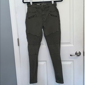 ☀️Mossimo High Rise Army Green Jegging Jeans